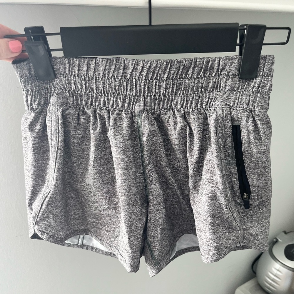 Lululemon - Tracker low rose shorts (4”)